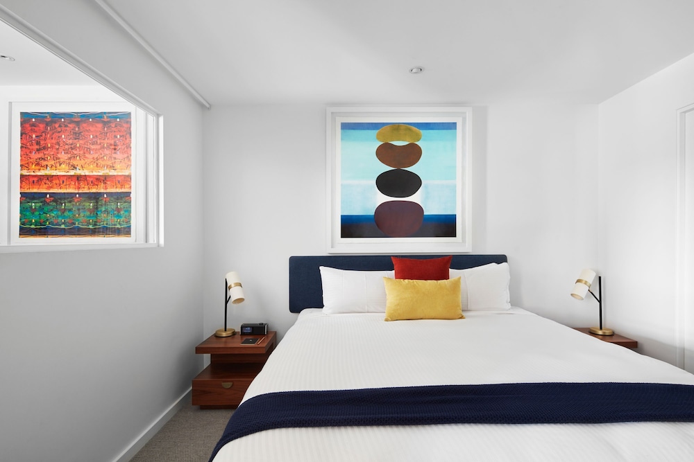 2 BEDROOMS, 2 BATHROOMS