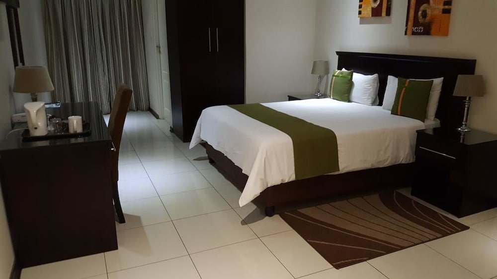 Emerald Hotel 32/32