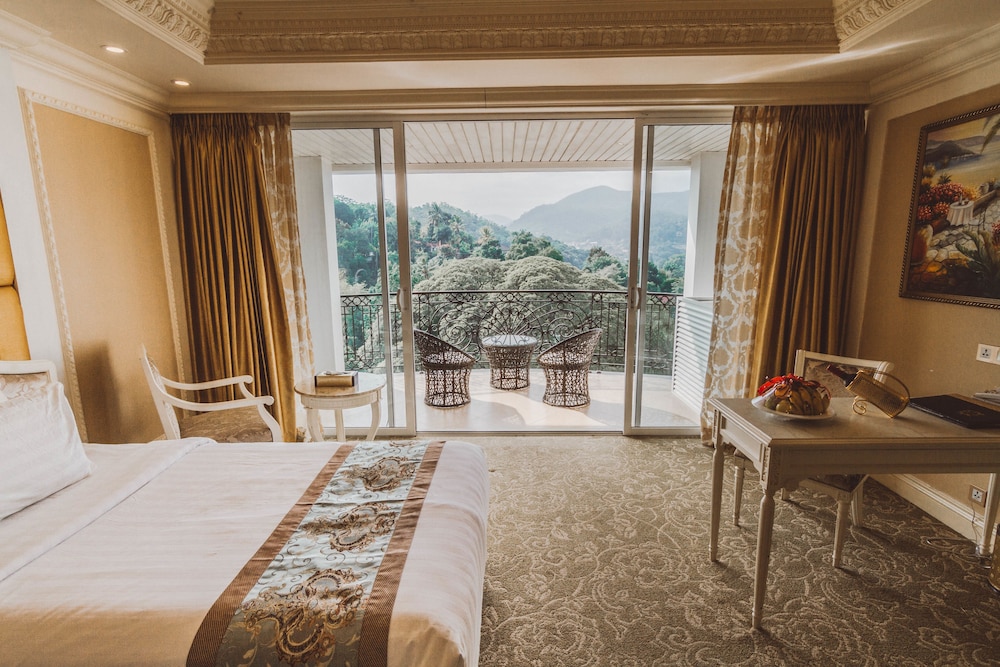 The Grand Kandyan Hotel 32/70