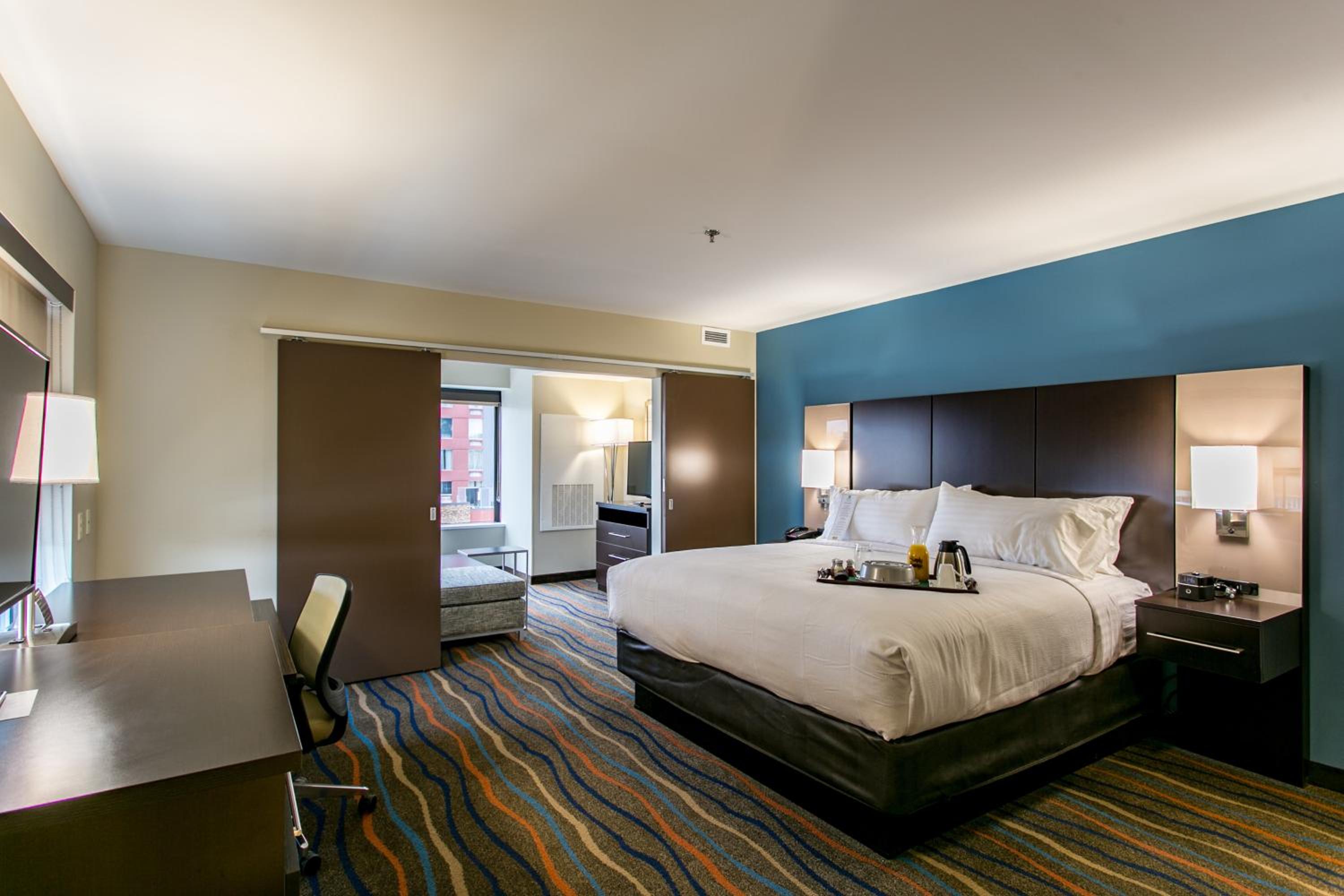 1 Bedroom, Suite, King Bed, Sofa