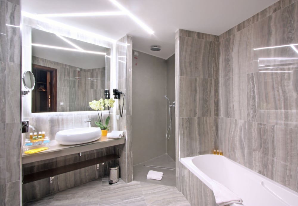 The Hive Hotel 20/50