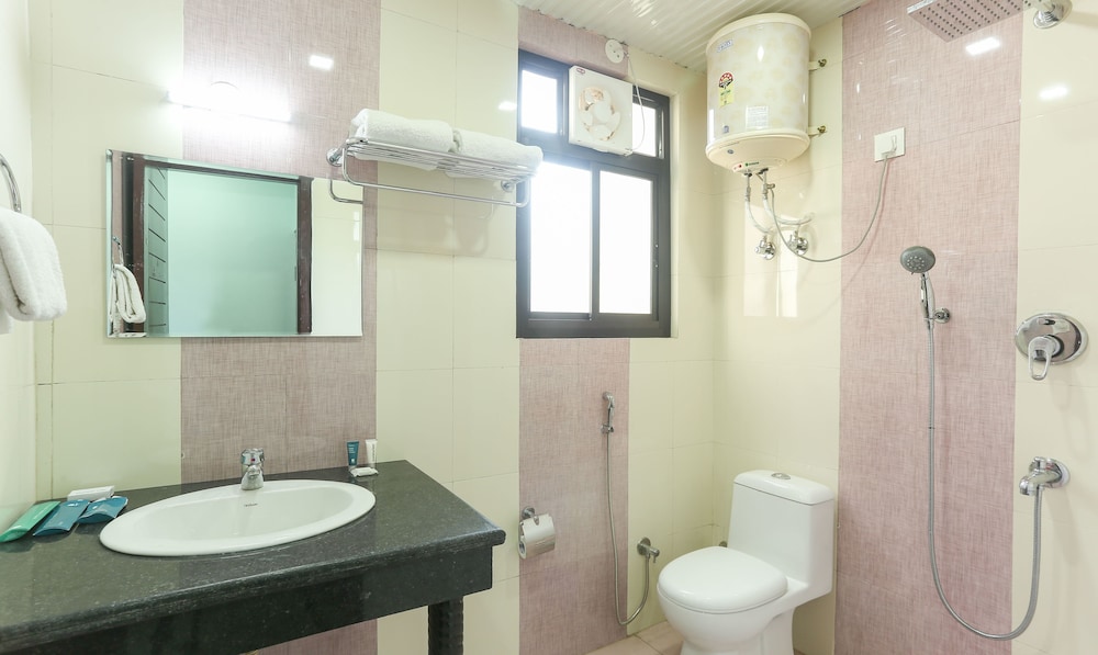 Treebo Roshan House 47/49