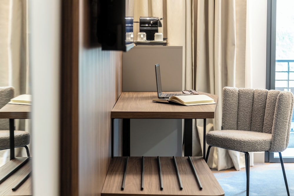 Mercure Aix-en-Provence La Duranne Gare TGV 42/50
