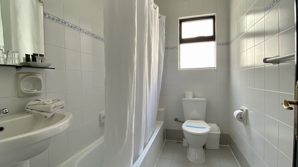 ROOM, PARTIAL SEA VIEW