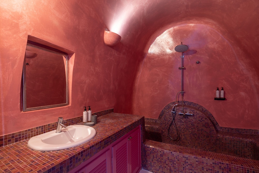 DREAMS LUXURY SUITES 48/50