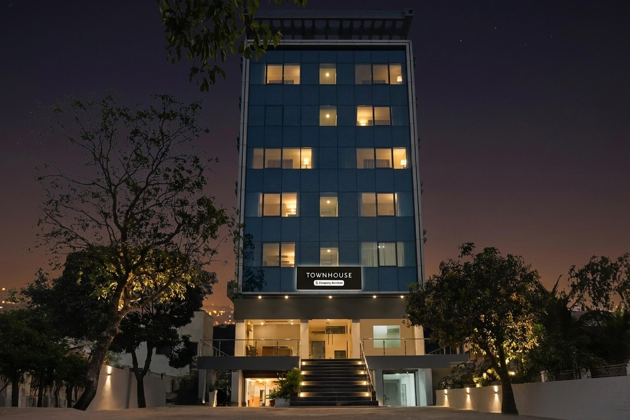 Super Townhouse Lohegaon Near Pune Airport formerly Landmark Regency 1/29