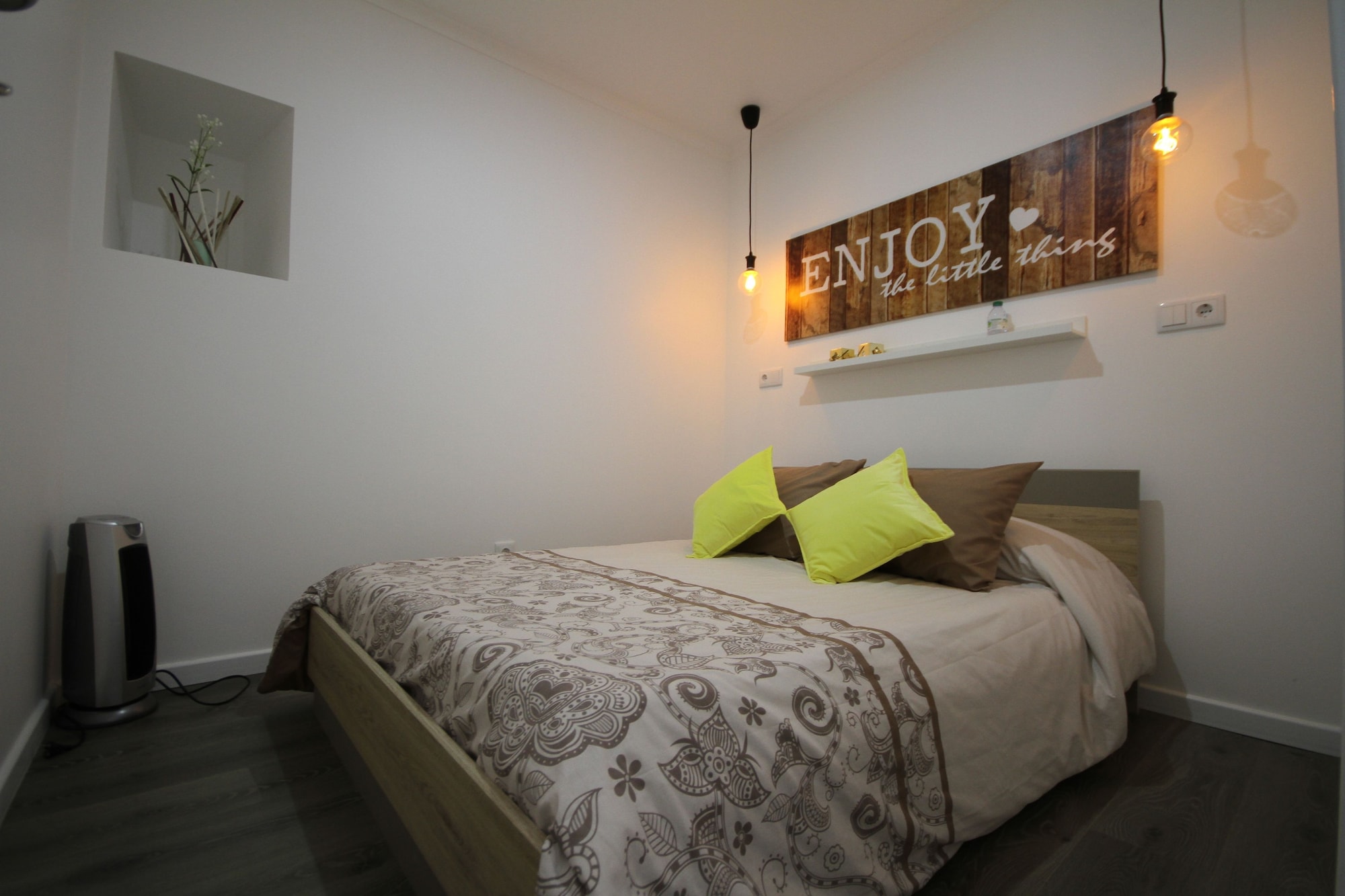 1 BEDROOM, TRENDY, CLASSIC, APARTMENT, RIVER VIEW