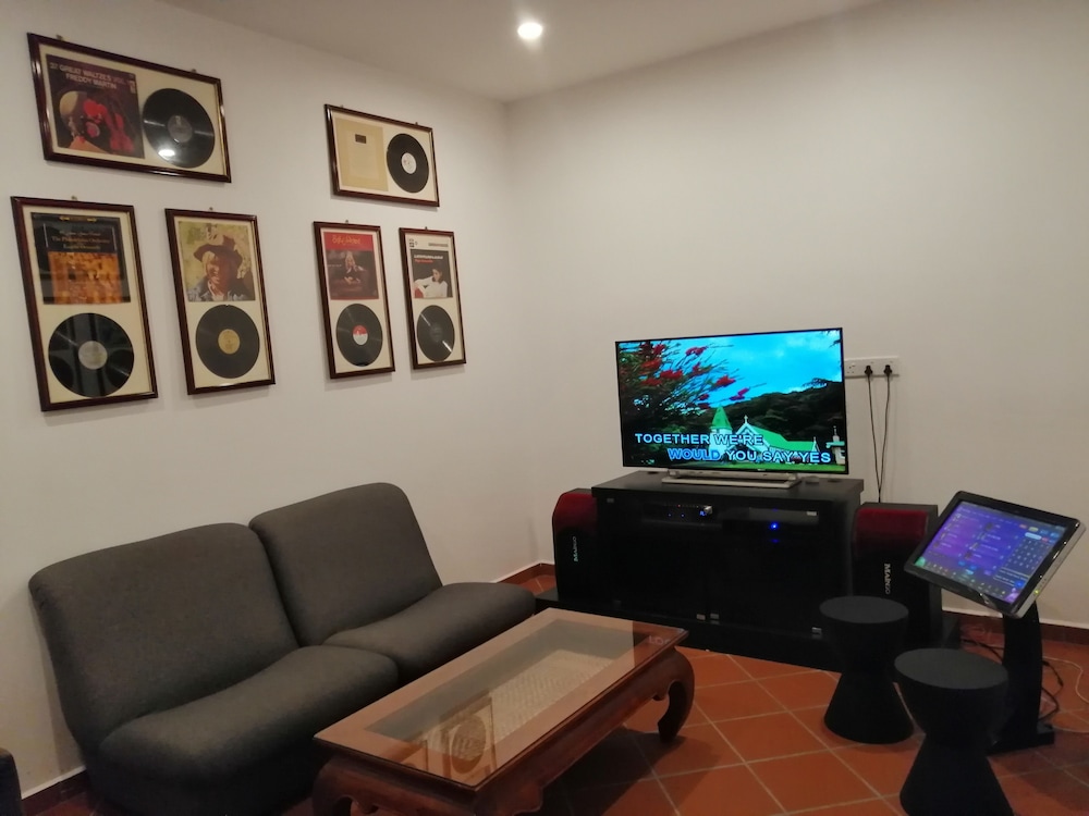 Heeren Straits Hotel 51/75