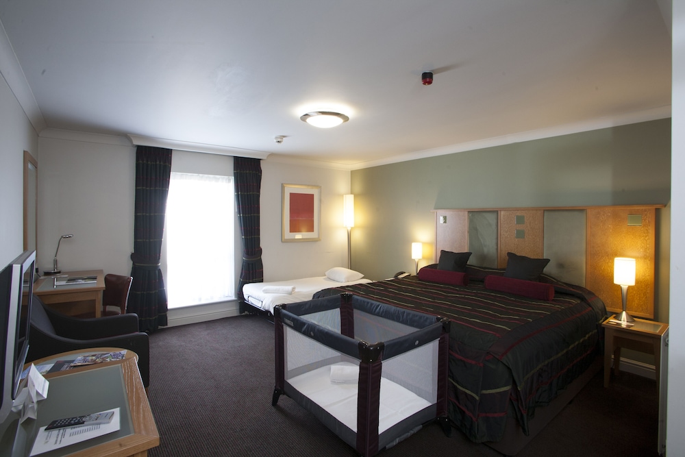 De Vere Cranage Estate 12/44