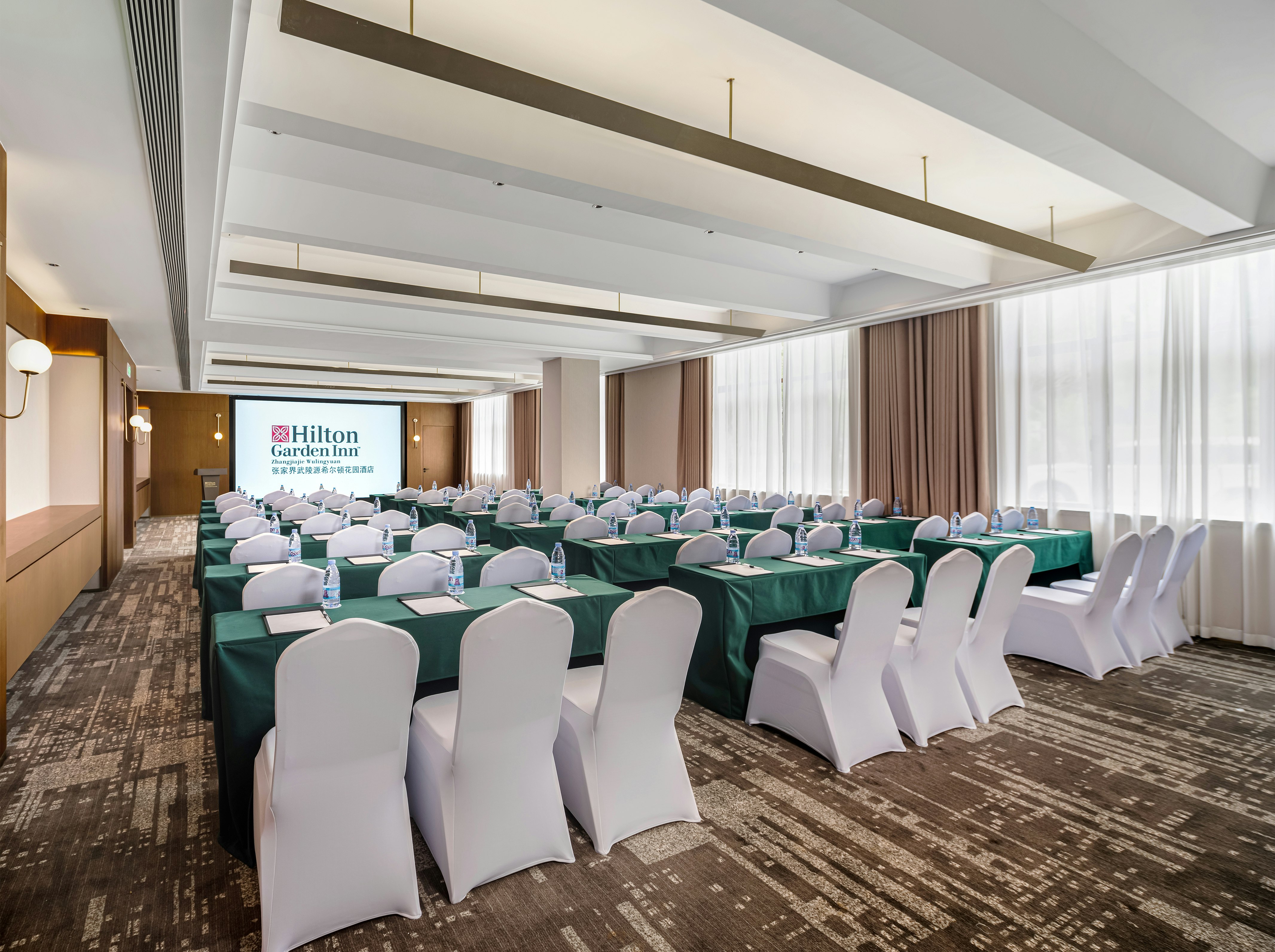 Hilton Garden Inn Zhangjiajie Wulingyuan 35/36