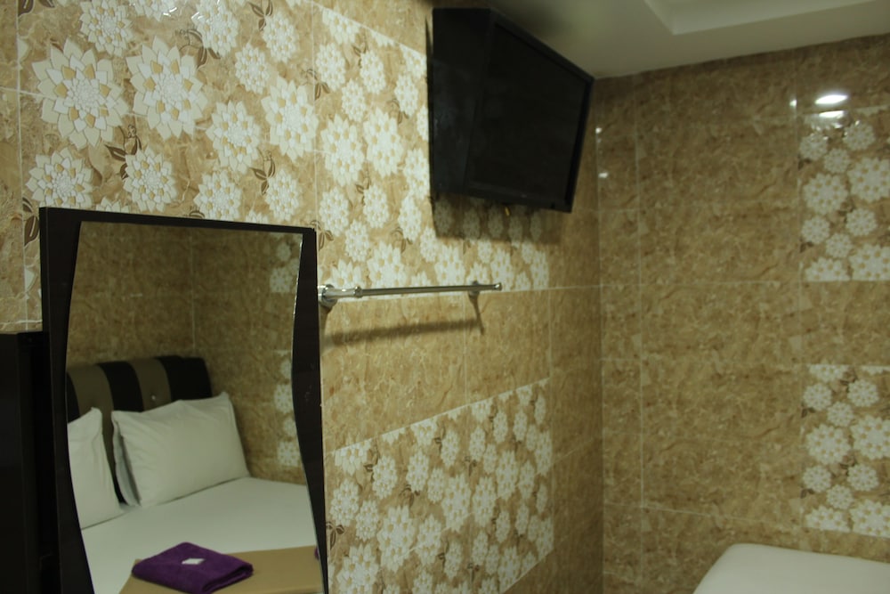 Serdang Business Hotel 12/18