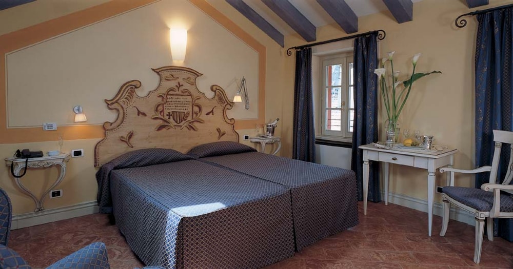 ROOM, SINGLE