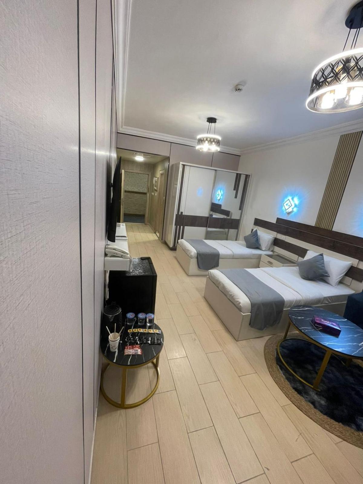 Balcony Hotel and Suites 42/49