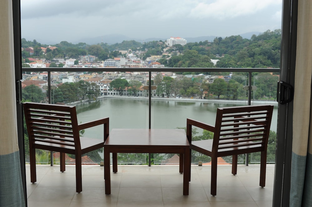 Oak Ray Heritage Hotel 24/30