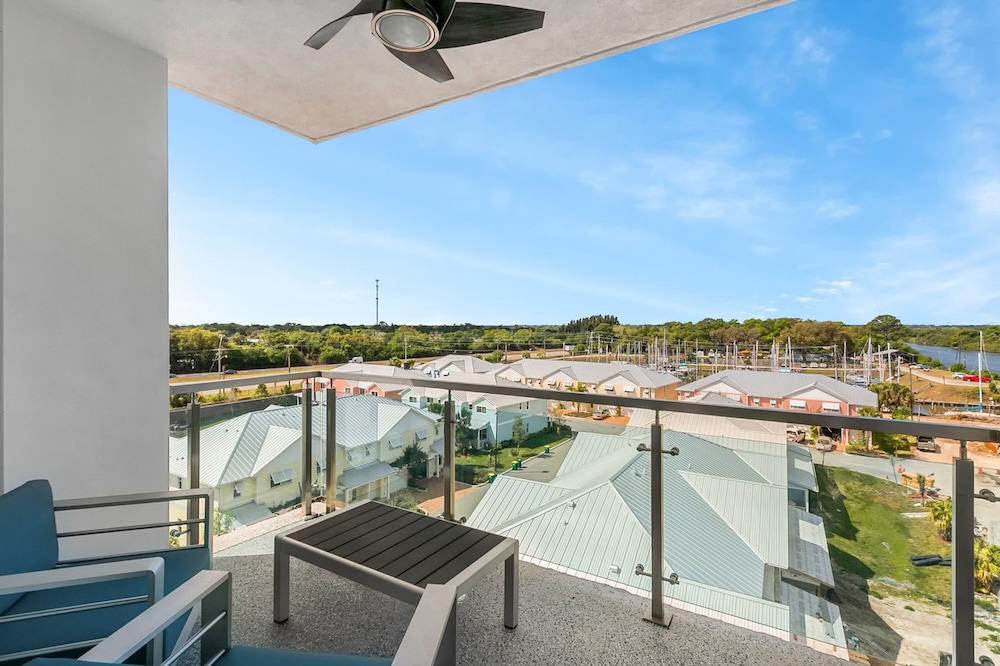 Cape Crossing Resort & Marina 63/68