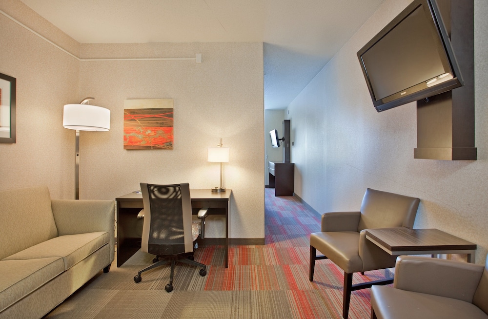 Holiday Inn Express Hotel Suites Beatrice 62/76