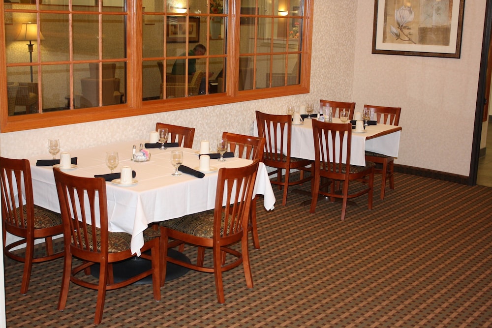 Holiday Inn Riverton Convention Center 50/64