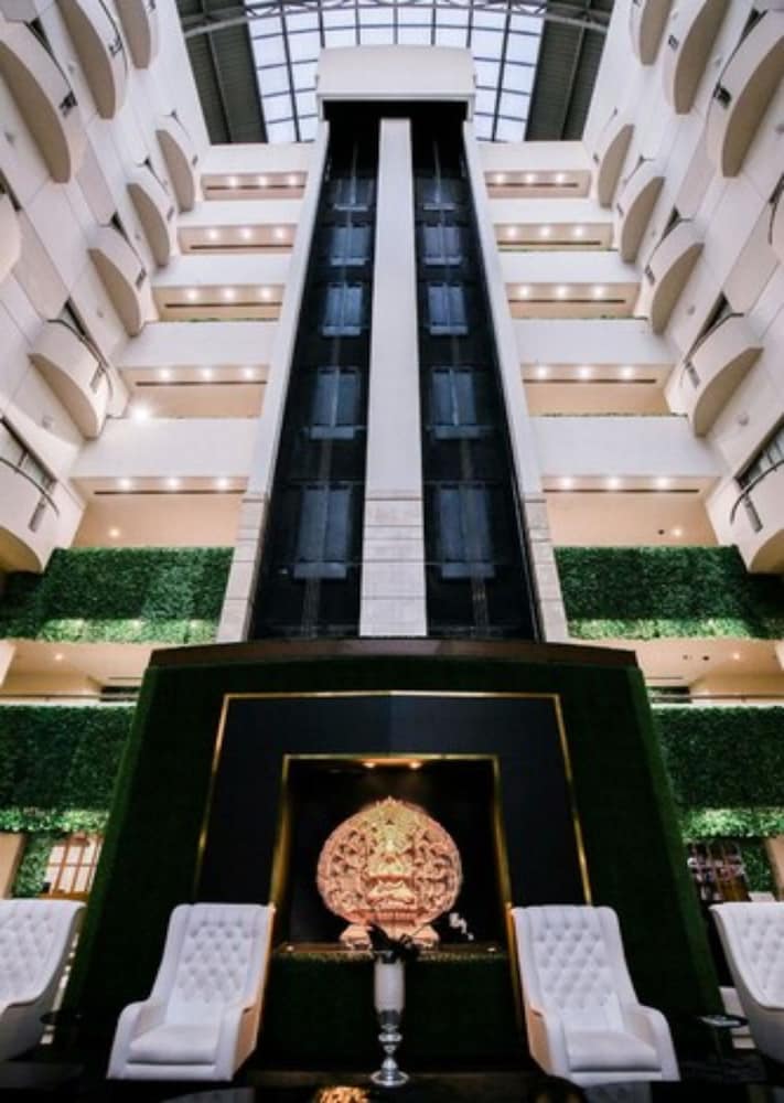 Surabaya Suites Hotel Powered by Archipelago 61/66