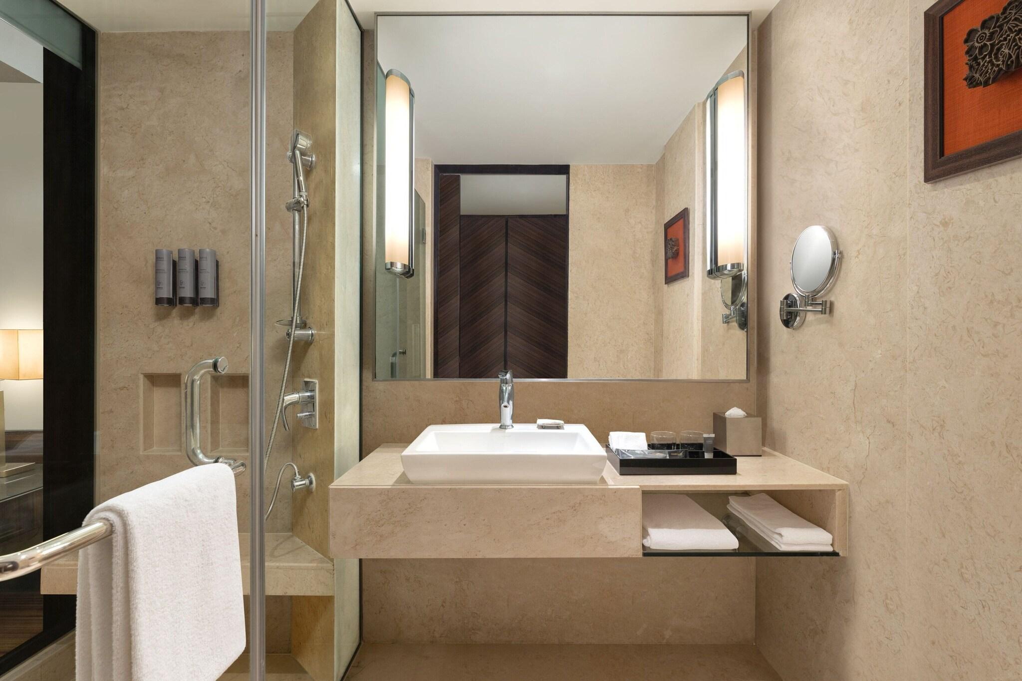 غرفة بسريرين منفصلين بإطلالة على المدينة، Courtyard By Marriott Mumbai International Airport 4/4