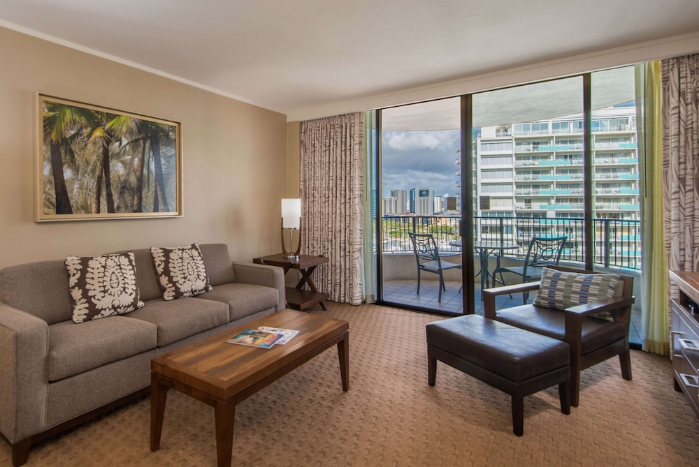 Hilton Grand Vacations Club at Hilton Hawaiian Village 30/50