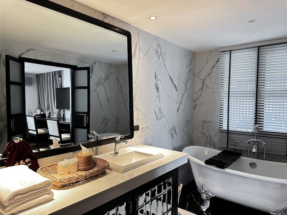 Glory Boutique Suites 45/50