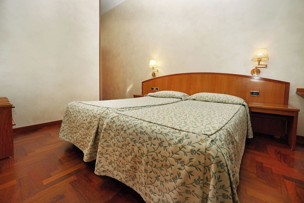 Hotel Corot 14/33