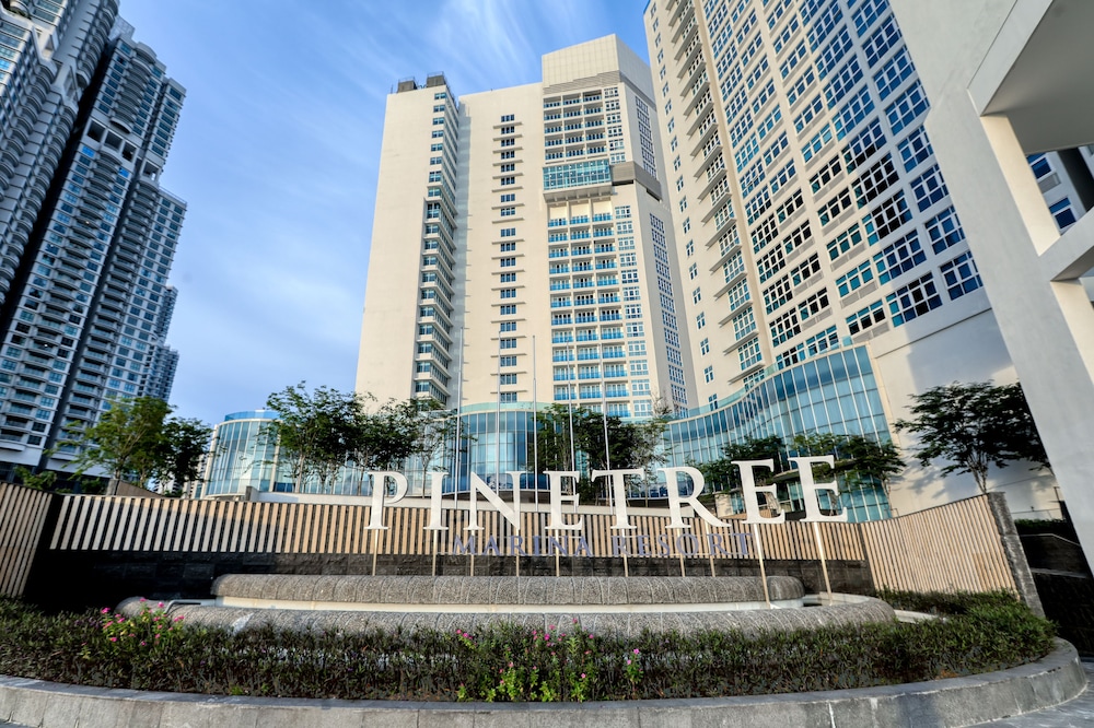 Pinetree Marina Resort 6/63