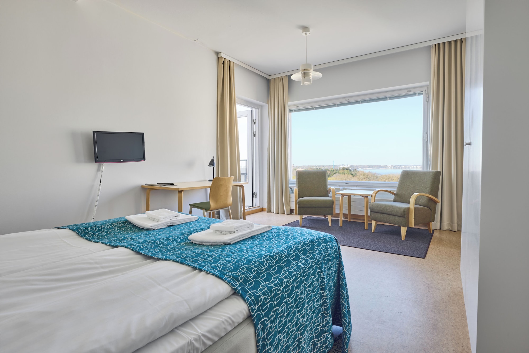 CITY, STUDIO, SUITE, QUEEN BED, BALCONY