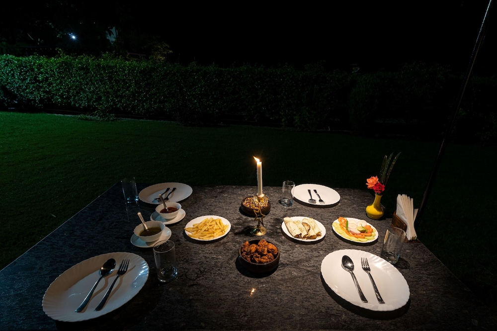 CORBETT WILD RESORT 24/50