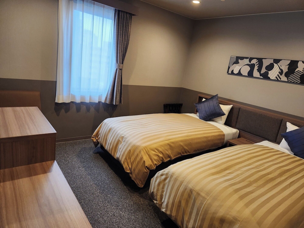 STANDARD, TWIN BEDS, SMOKING