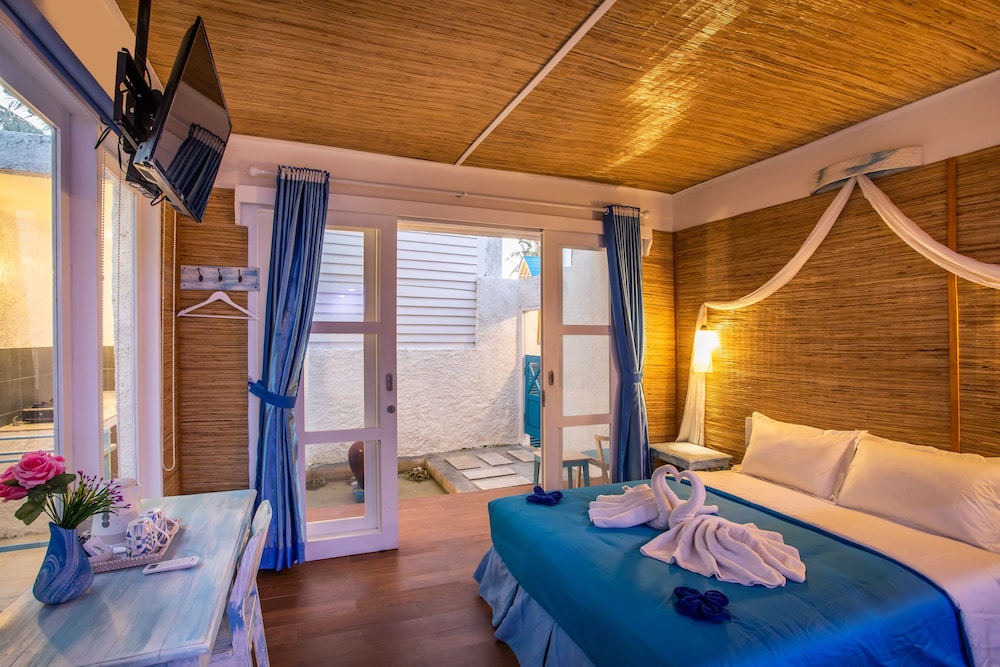 Santorini Beach Resort 40/65
