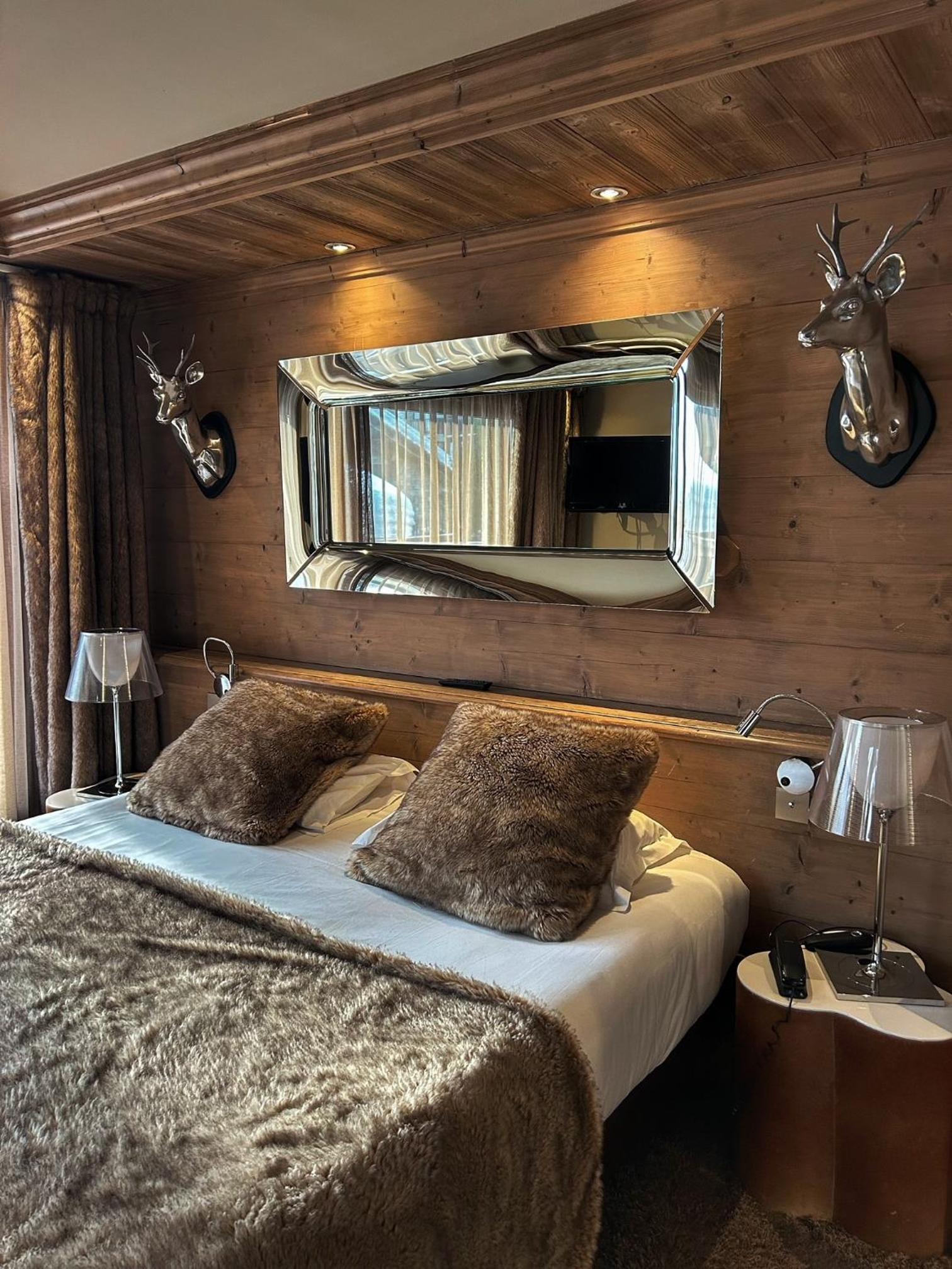 غرفة كلاسيكية بسرير مزدوج بإطلالة على الجبل، Hôtel Tsanteleina 5/10