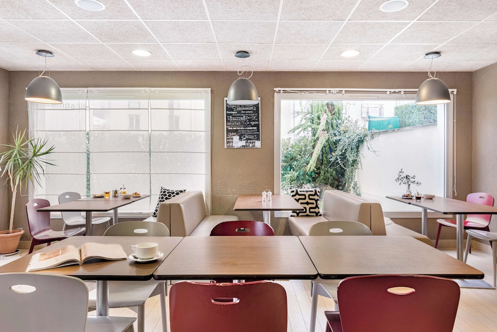 Hotel Campanile Geneve - Aeroport/Palexpo 25/42