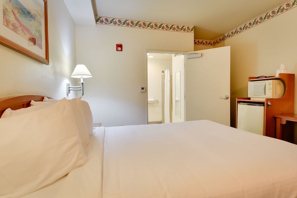 VAGABOND INN HACIENDA HEIGHTS 33/40