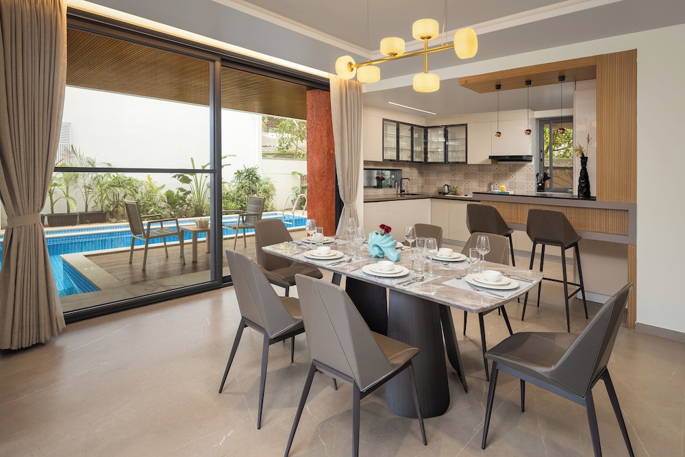ELIVAAS Cloud 7 4 BHK Villa with Pvt Pool 61/72