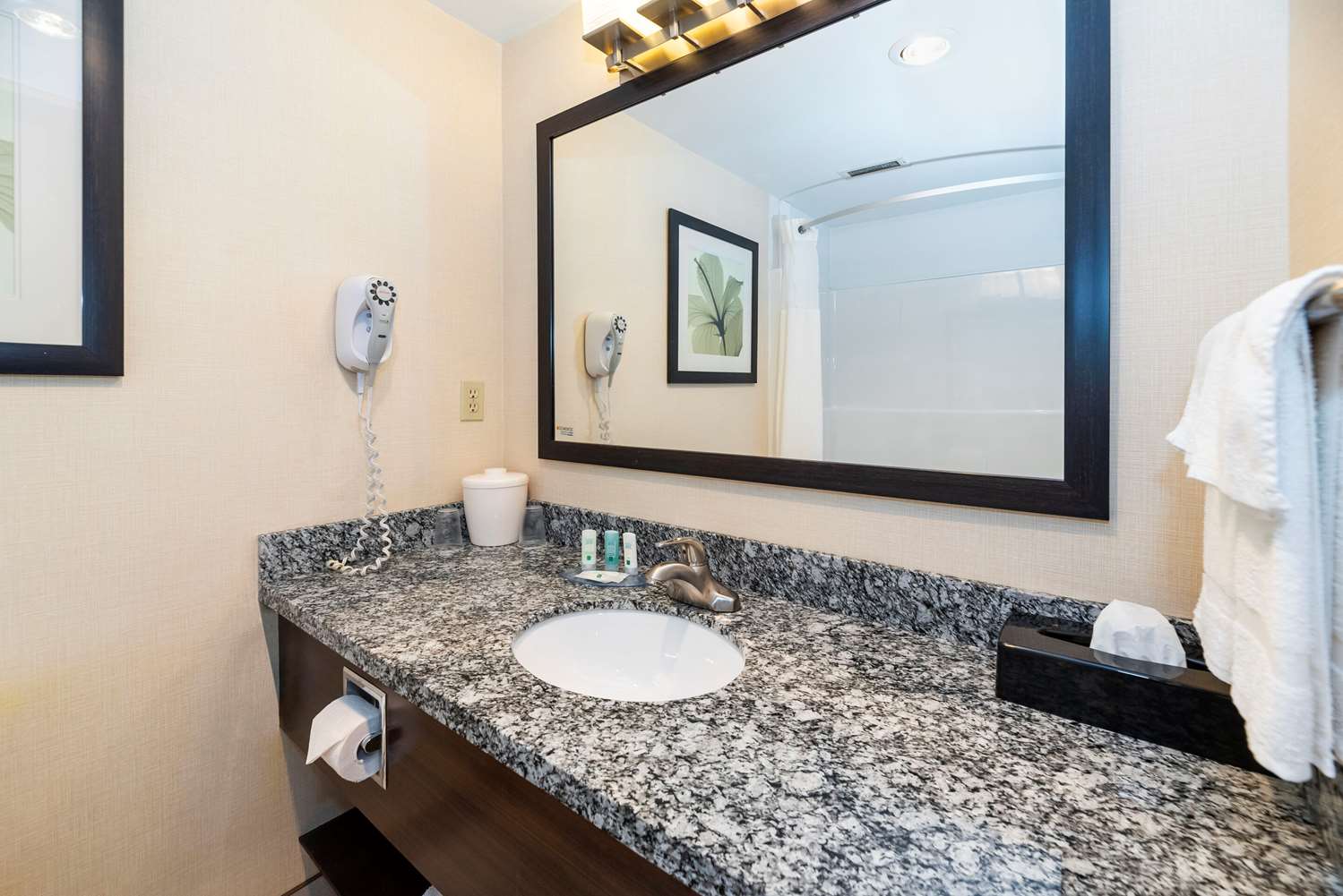 غرفة بسرير كينج، Prestige Riverside Lodge Quesnel 4/4