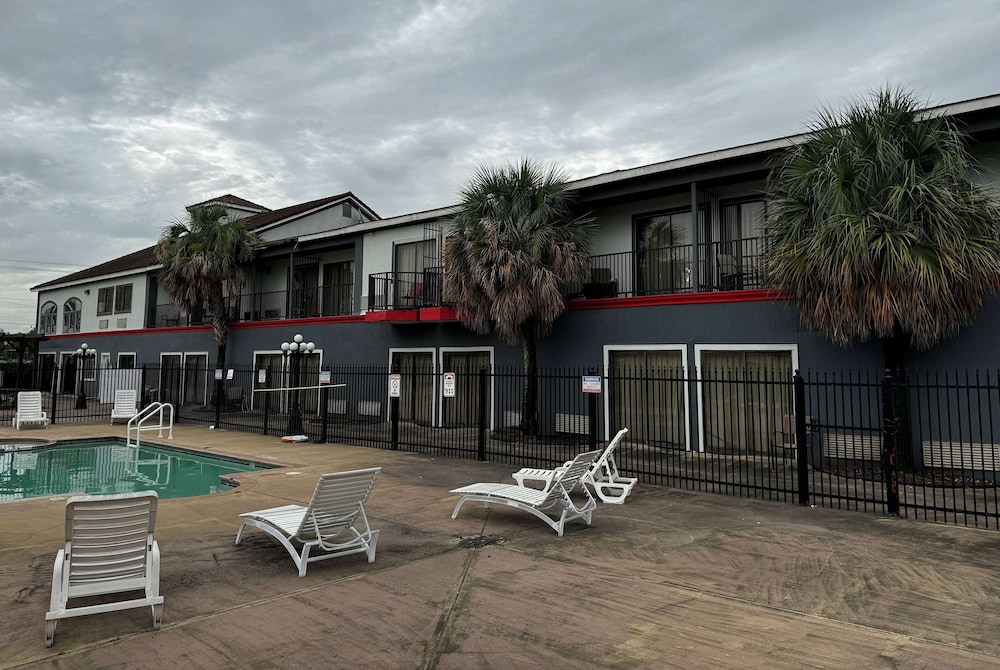 Baymont by Wyndham Houston North 62/67