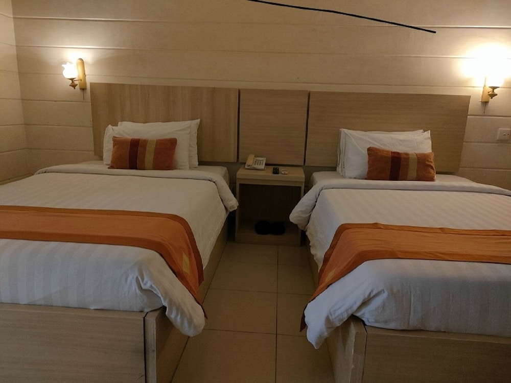 STANDARD, TWIN BEDS, SIDE WING