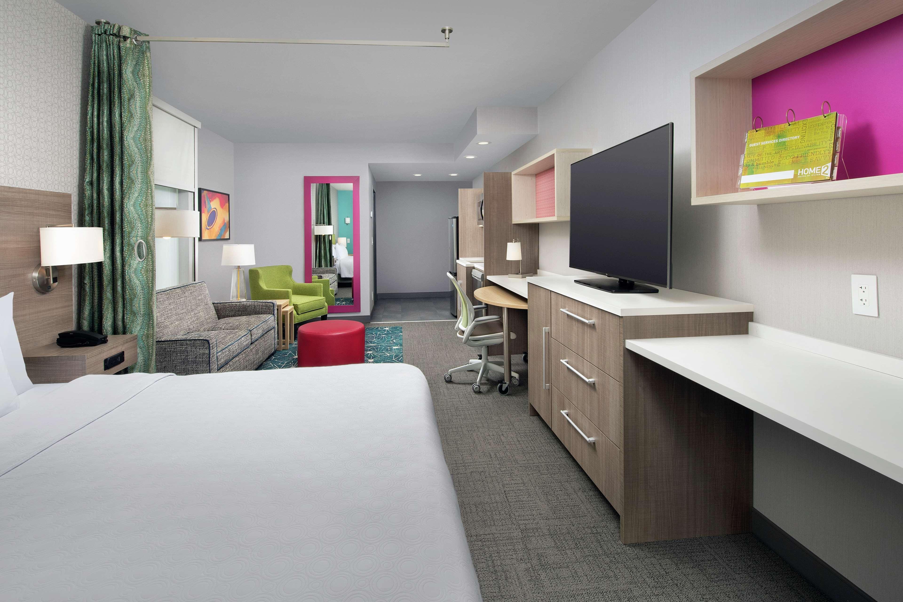 PREMIUM, STUDIO, SUITE, KING BED, CORNER