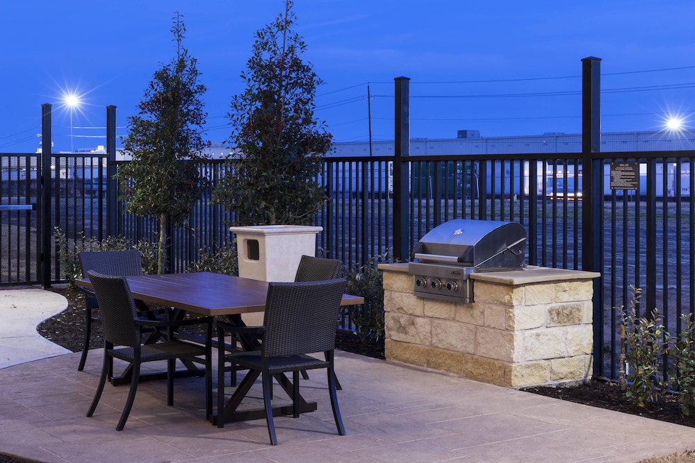 RESIDENCE INN DALLAS PLANO/RICHARDSON 33/42