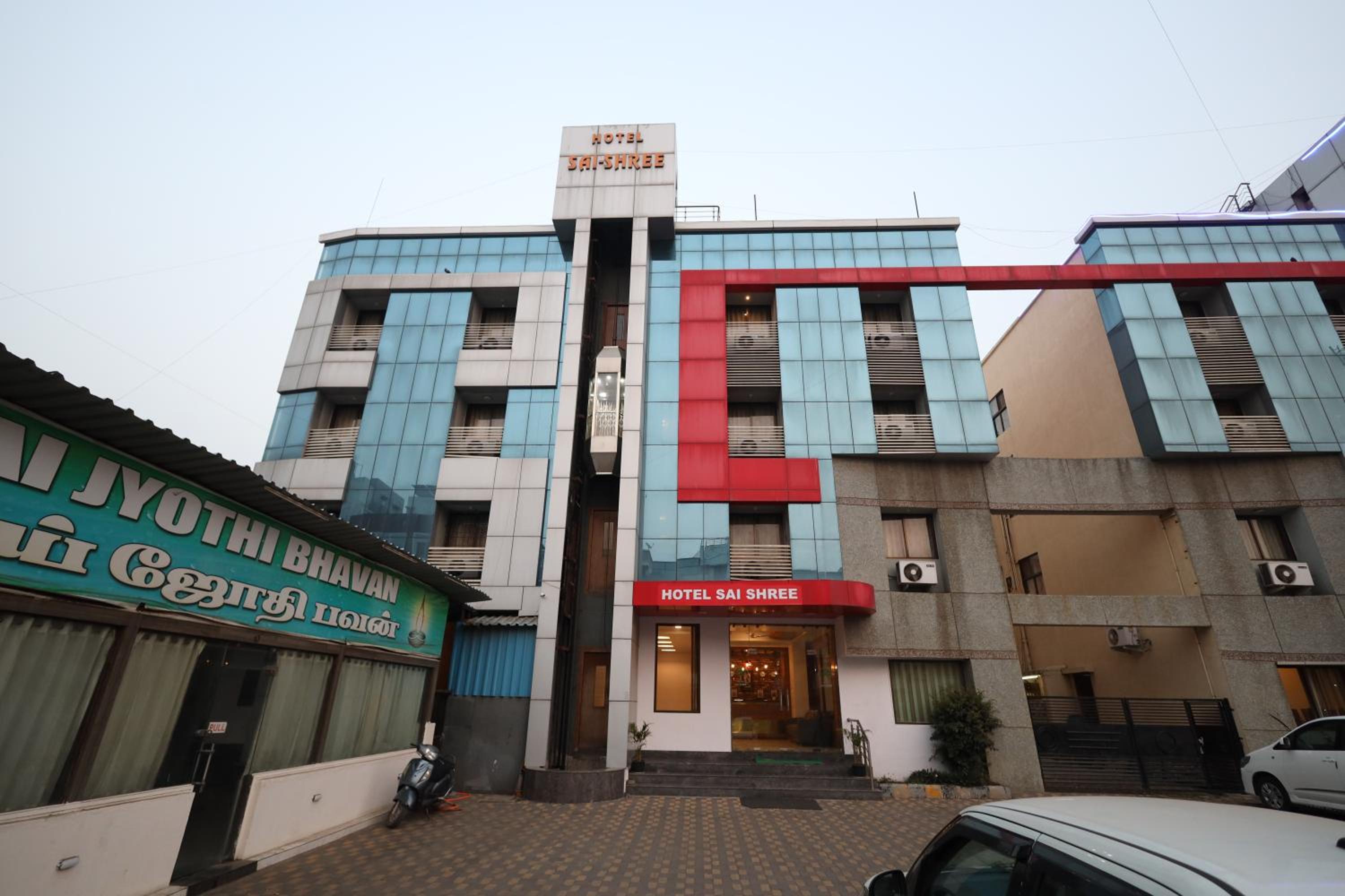 Oyo 4445 Hotel Saishri 9/63