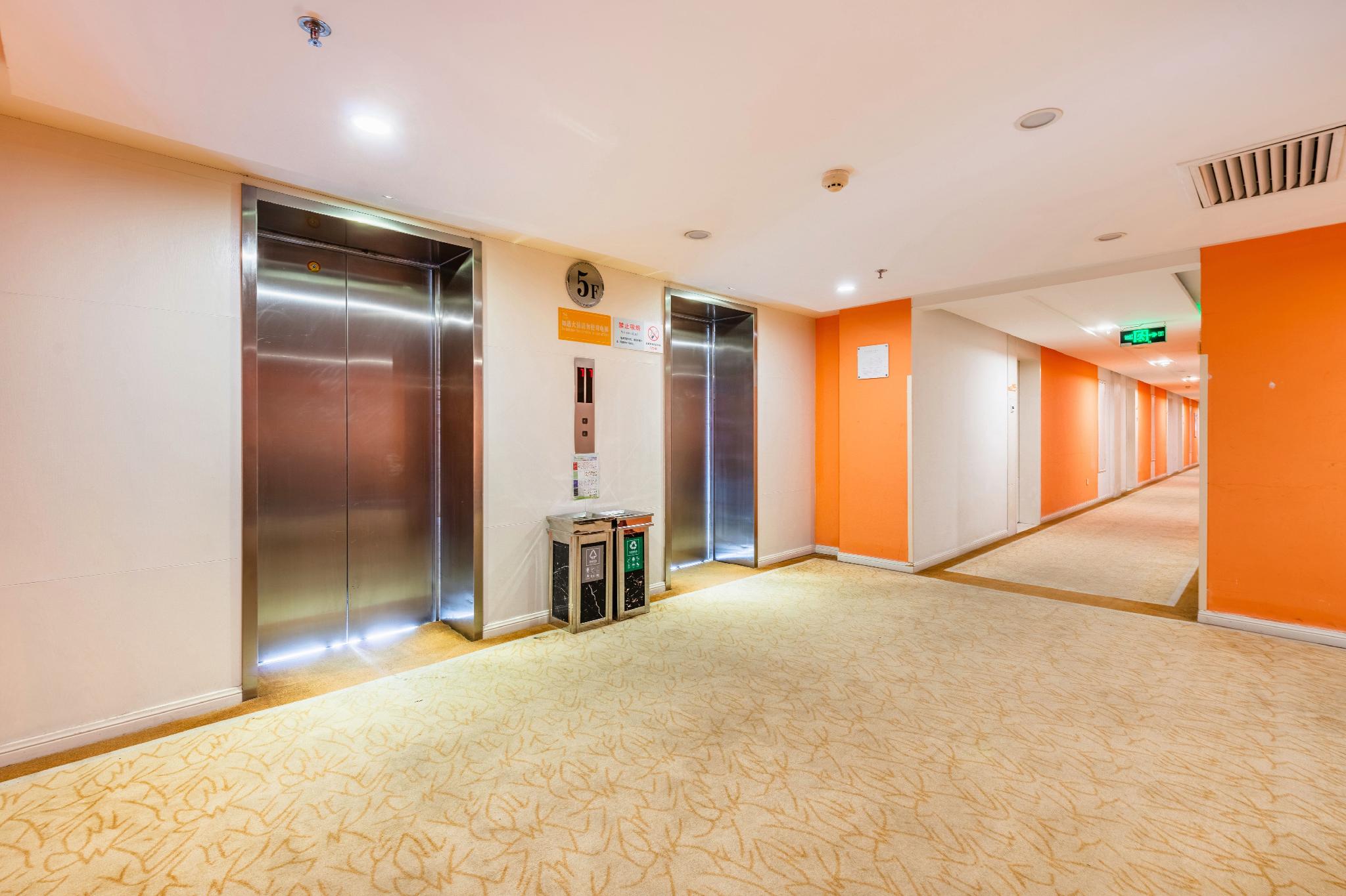 Z-Mon Hotel (Xi'an Drum Tower Muslim Street Sajinqiao Metro Station) 14/18