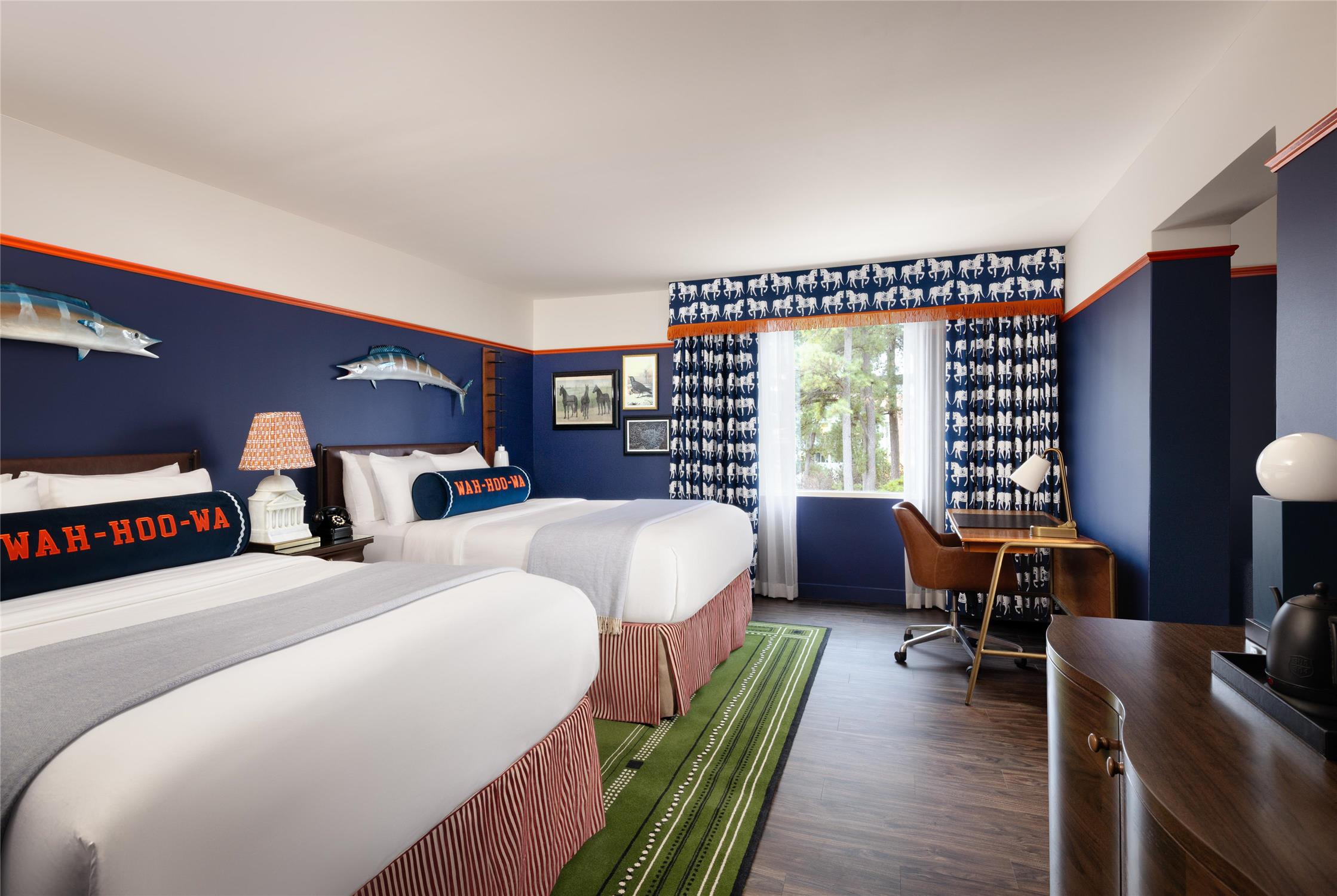 GRADUATE, JUNIOR SUITE, 2 QUEEN BEDS