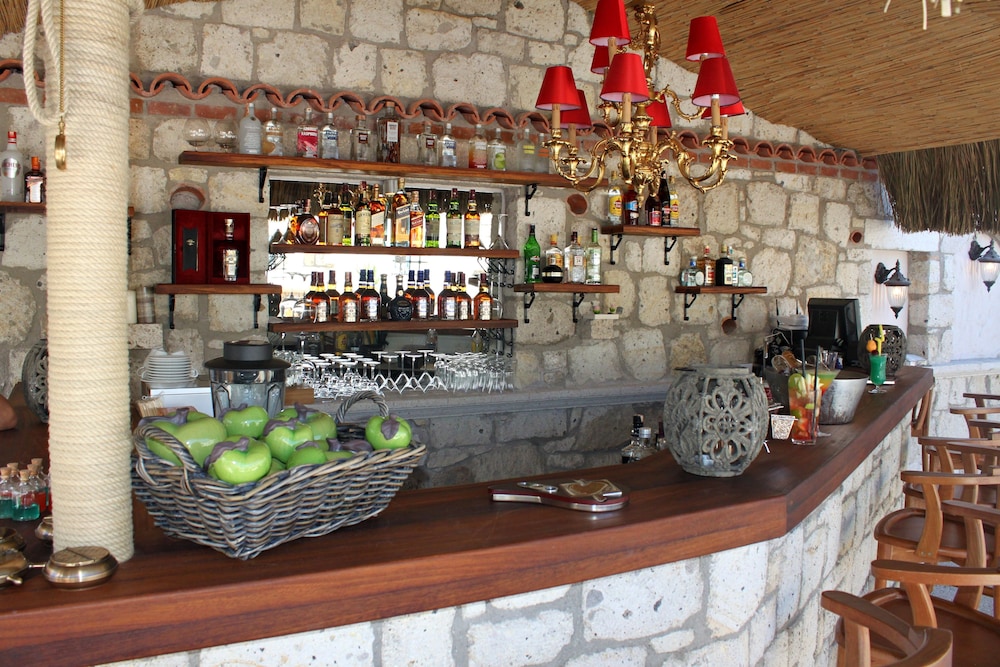 ERENDIRA HOTEL 3/75