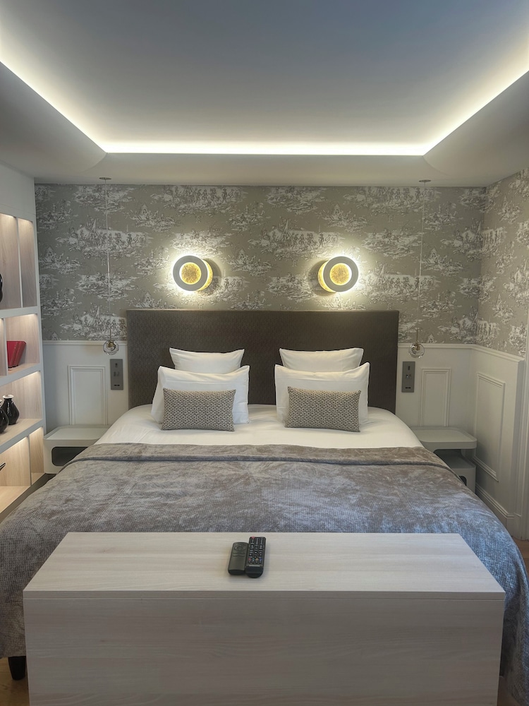 Deluxe, King Bed, Sofa