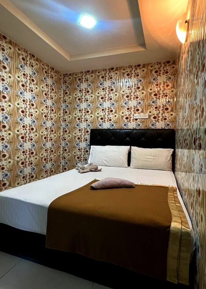 ROOM, DOUBLE BED