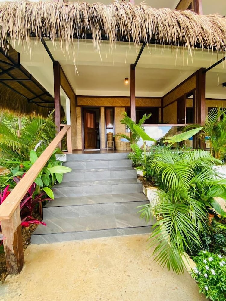 Las Cabanas Beach Resort 9/65