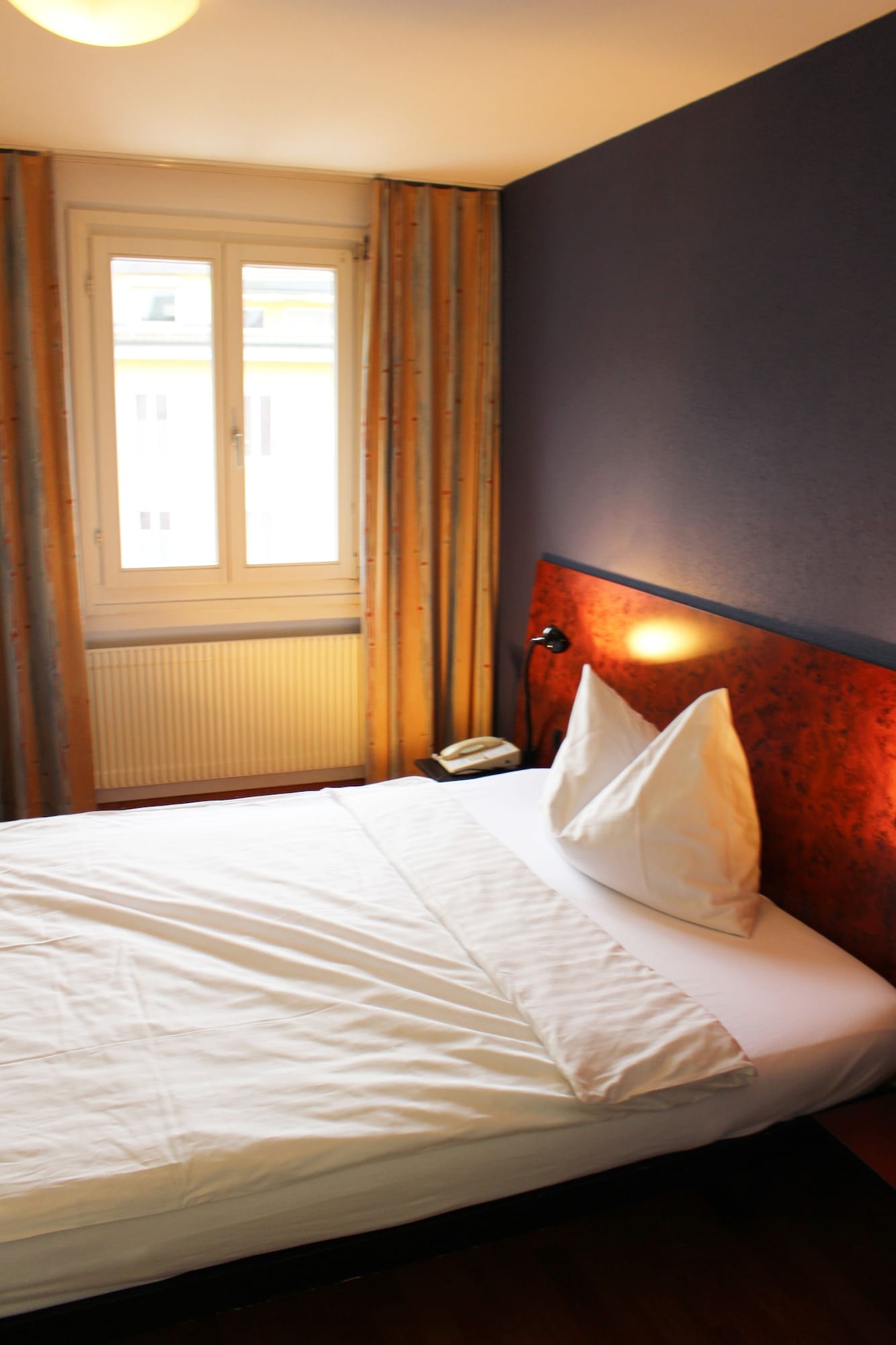 ROOM, SINGLE