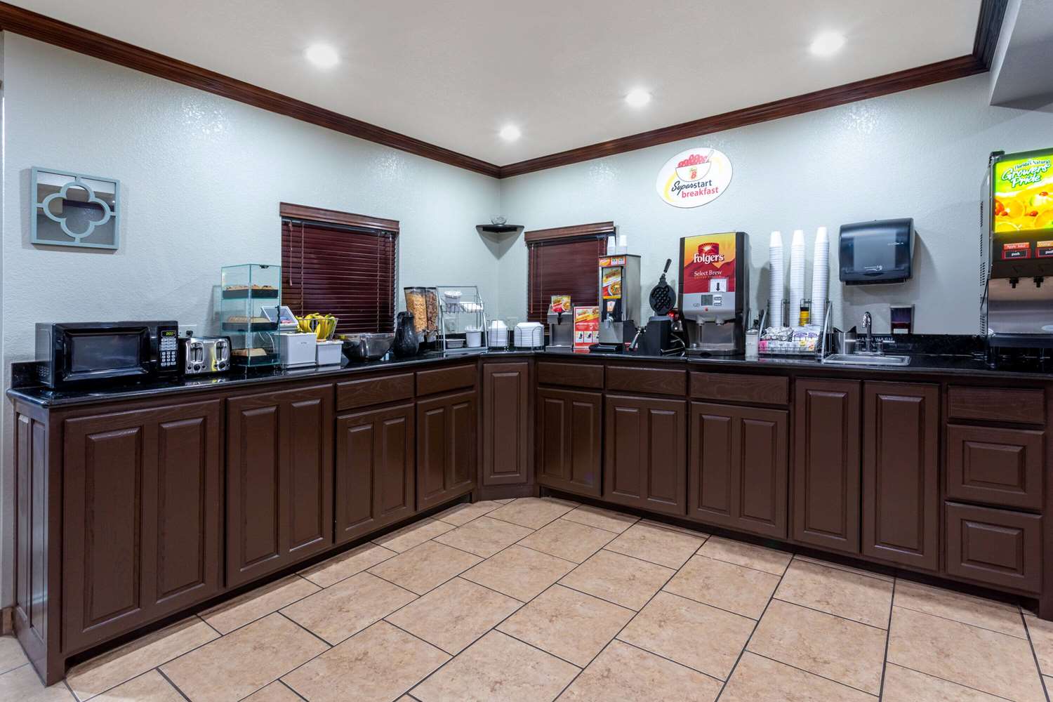 Super 8 By Wyndham Amarillo Central Tx 47/57