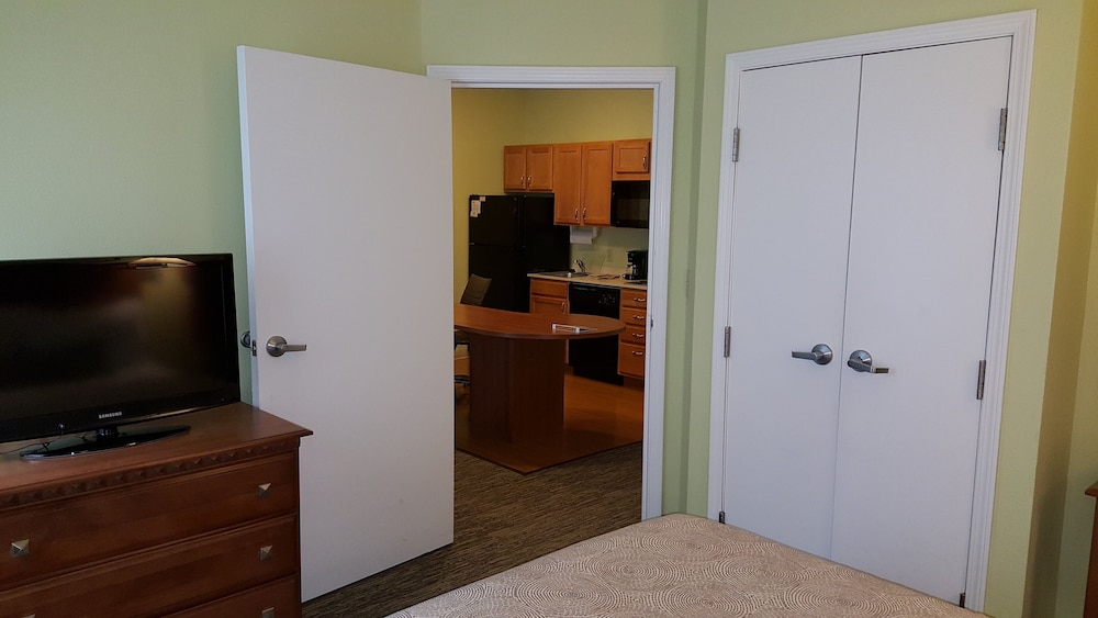 Candlewood Suites Oklahoma City-Moore 32/38